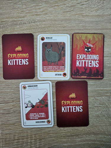 Exploding Kittens Good Evil Zombie Con Expansiones Español