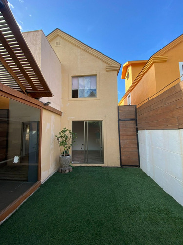 Hermosa Casa 4d, 3b En Barrio Residencial Muy Tranquilo