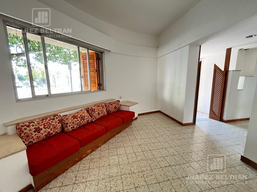 Local En Alquiler - Barrio General Paz - Esquina Con Terraza!