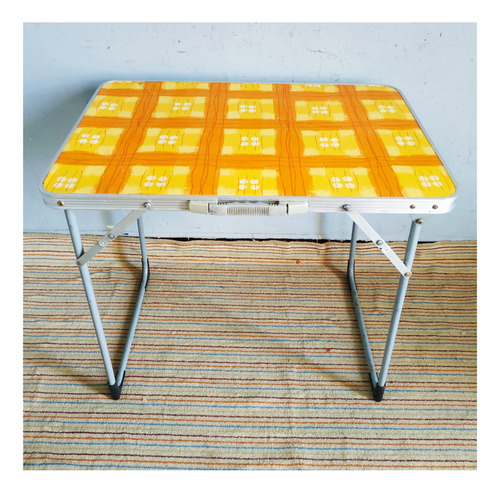 Mesa Plegable De Aluminio Y Tapa De Color C/manija P/llevar