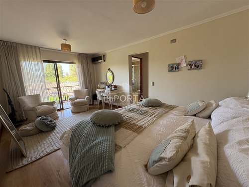Gran Casa / Colina-lo Pinto-chicureo / Condominio Cerrado