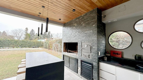 Casa Moderna 4 Dormitorios- San Marino Funes Hills