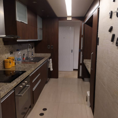 Imagen 6 de 14 de Apartamento Remodelado Con Balcon En Alquiler En Las Mercedes 120mts