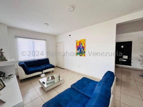 Amplia Casa En Venta Cabudare Urbanización Privada Con Pozo Propio. #24-20493