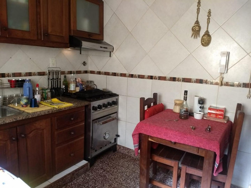 Imagen 9 de 17 de Departamento 3 Ambientes En Segundo Piso Por Escalera