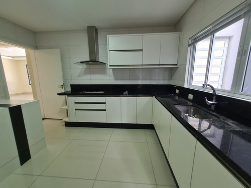 Imagem 8 de 28 de Casa Para Venda No Bairro Centro Em Balneário Camboriú, 5 Quartos Sendo 1 Suíte, 3 Vagas, - Ml_766
