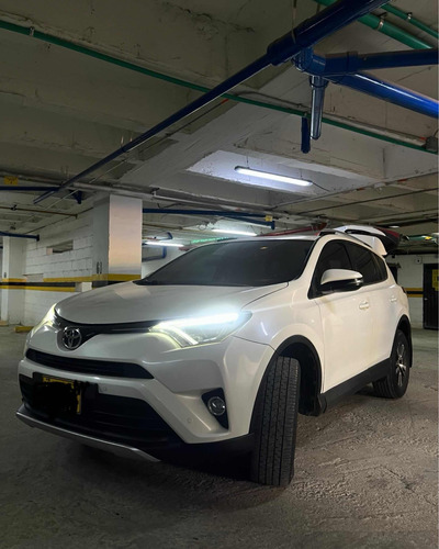 Toyota RAV4 2.5 Street