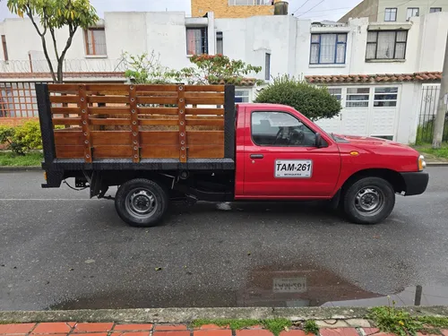 Nissan Frontier Estacas 2.4L 4x2 MT