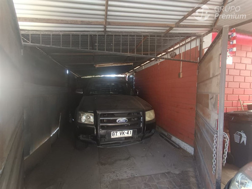 Casa Esquina En Venta De 5 Dorm. En Estación Central,