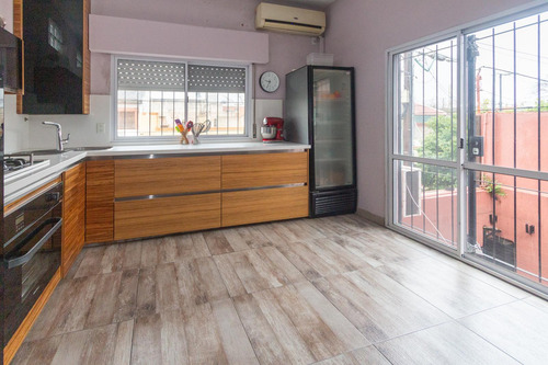Venta De Casa 6 Ambientes En Pompeya