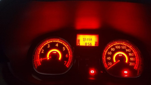 Imagem 10 de 10 de Renault Sandero 2013 - 1.0 16v Expression Manual Vermelho
