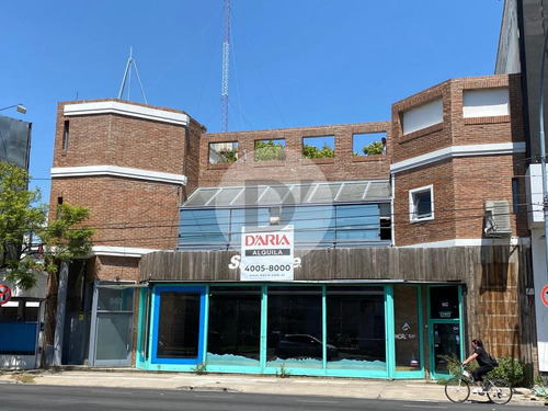 Imagen 1 de 2 de Local De Más De 300mts Con Entrepiso. Mucha Vidriera.