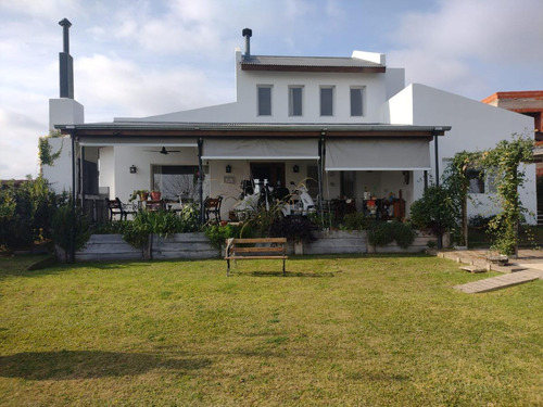 Casa En Venta - 4 Dormitorios 4 Baños - Cocheras - 993mts2 - Escobar