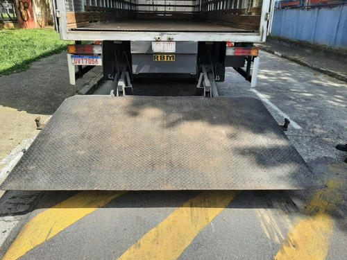 Imagem 5 de 6 de M.benz Atego 2425 6x2 2012/2012 Bau C/ Plataforma Hidraulica