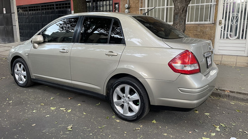 Nissan Tiida Emotion 1.8 automático sedan