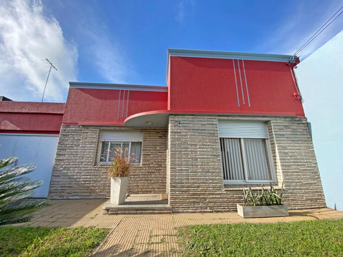 Casa En Venta Tolosa, 4 Dormitorios Y Pileta