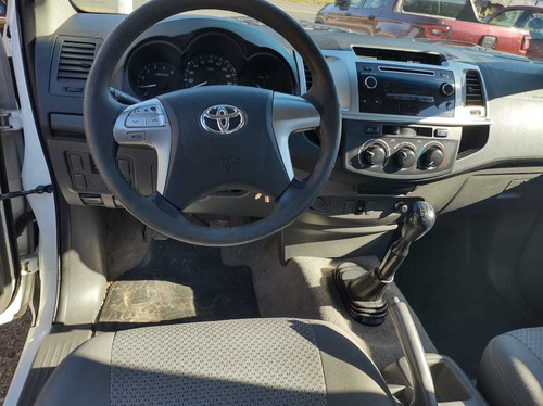 Imagen 8 de 9 de Toyota Hilux 2.5 Cd Dx Pack 120cv 4x2 - H3 2015