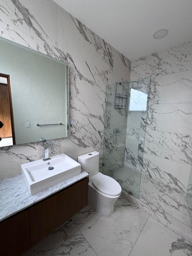 Departamento Ph En Venta En La Del Valle