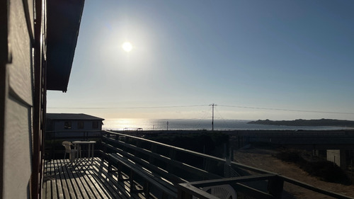 Casa De 3 Pisos Con Vista Al Mar En Frente A Pichidangui