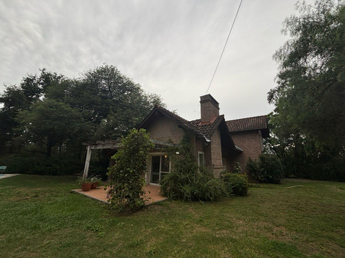 Villa Allende Golf. Casa En Venta De 3 Dormitorios Cochera, Pileta Y Gran Parque