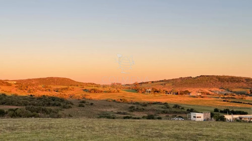 Chacra De 6 Has Con 664 M2 - Cerca De Piriapolis Y Del Parque De Fauna Natural