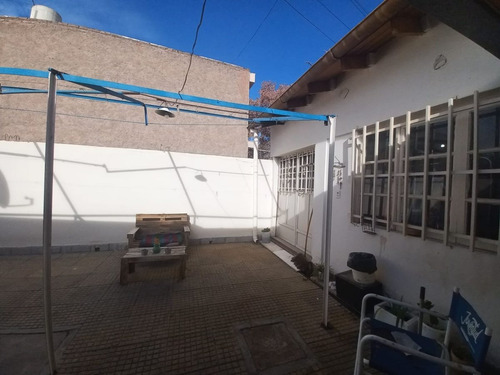 Amplio Galpón En Godoy Cruz