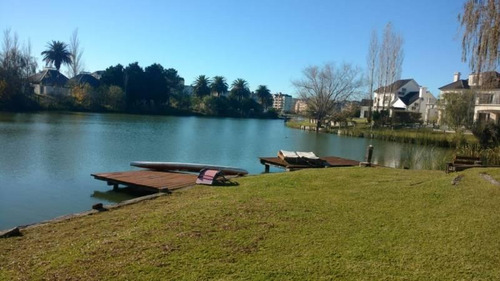 Imagen 9 de 16 de Venta Excelente Casa 4 Dormitorios Al Lago Castores