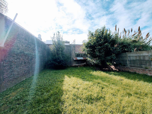 Casa Con Parque, Local Y Cochera En Quilmes