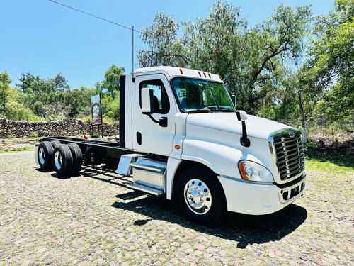 Camión Torton Freigthliner Cascadia