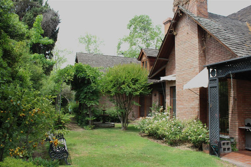 Casa En Venta De 7 Dorm. En Lo Barnechea