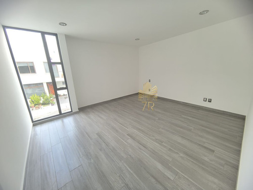 Casa De Autor En Zibata En Venta O Renta Con Recámara En Planta Baja O Estudio