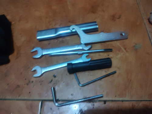 Kit De Herramientas Completo Suzuki Gixxer Original (Usado)