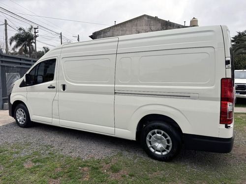 Toyota Hiace 2.8 Tdi Furgón 6at L2h2 3a 5p