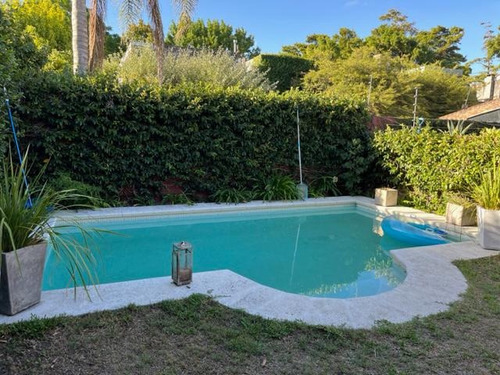 Casa A La Venta De 3 Dormitorios Y Servicio. Piscina. Céntrica. A Pasos Del Lawn Tennis Club