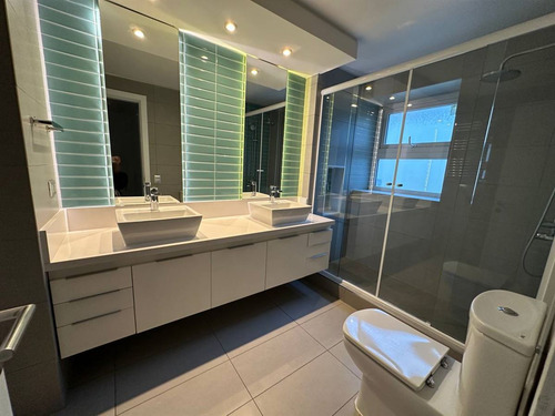 Dúplex Remodelado En Elegante Condominio/estoril
