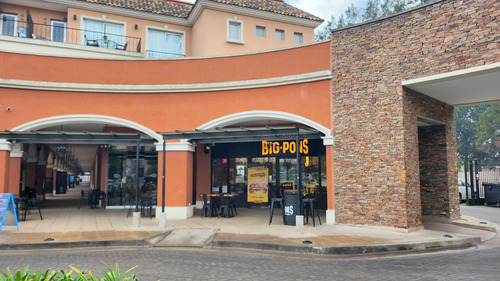 Local Comercial De 63 M2 En Excelente Ubicación En Pueblo Caamaño -pilar