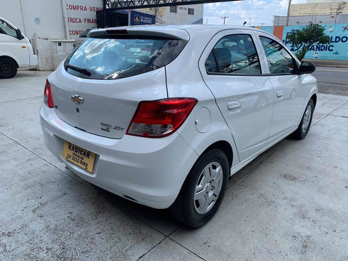 Imagem 6 de 10 de Chevrolet Onix 2017 1.0 Joy 5p