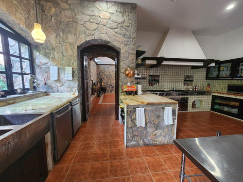 Venta De Casa Quinta Princesas De Terreno Y Jardín Enorme Con Alberca, Jacuzzi Y Plaza De Amenidades. Vistas Expectaculares Y Casa Monumental Fracc Rancho San Diego En Ixtapan De La Sal Edomex