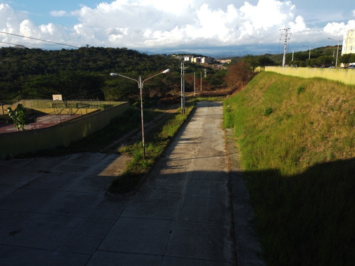 Terreno En Hacienda Las Juajuitas. Charallave