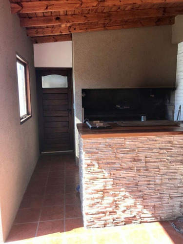 Imagen 28 de 30 de Hermosa Casa De 3 Ambientes Con Jardín Y Piscina En Venta - Turdera