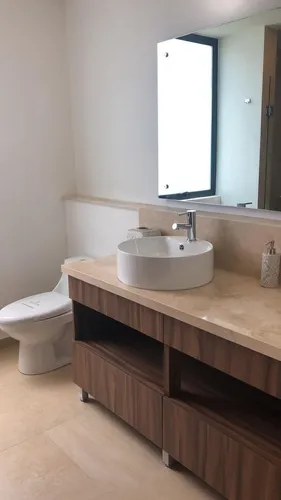 Se Vende Casa Entre El Refugio Y Zibata, 3 Recamaras, 2.5 Baños, Jardín, Roof Ga