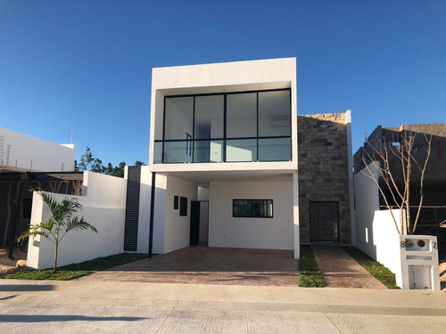 Casa (d) En Venta En Albarella