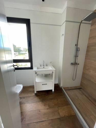 Imagen 5 de 21 de Casa Cinco Ambientes