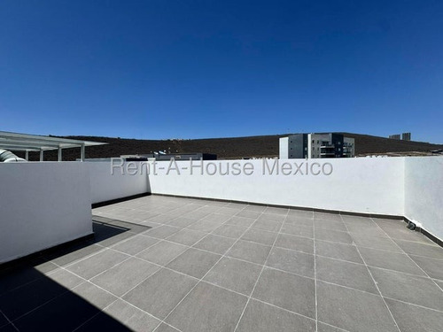 Renta - El Refugio. Penthouse Amueblado, Cuarto De Servicio, Roof, 3 Recámaras