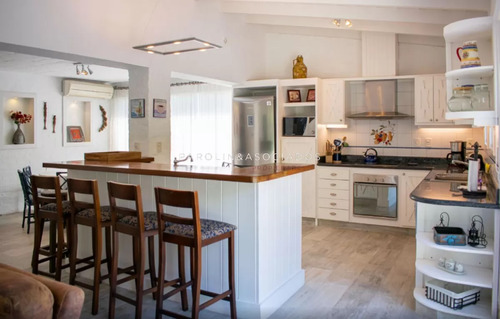 Hermosa Casa En Venta De 5 Dormitorios En Solanas, Punta Del Este.