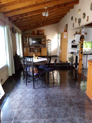 Imagen 9 de 14 de Casa De 5 Amb. Y Dpto. De 4 Amb.// . Lo Escuchamos!!!