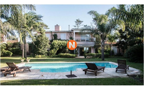 Casa En Venta, Mansa, Punta Del Este, 4 Dormitorios.- Ref: 209481