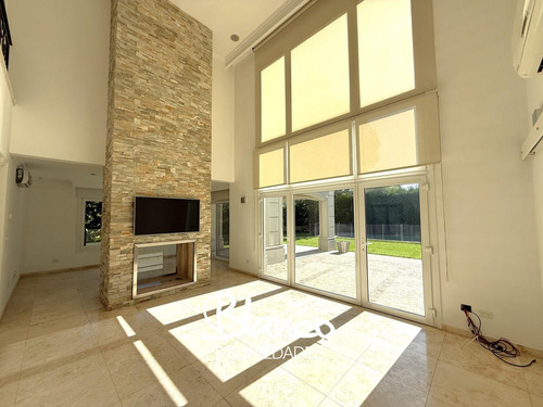 Casa En Venta En La Lomada, Pilar, G.b.a. Zona Norte
