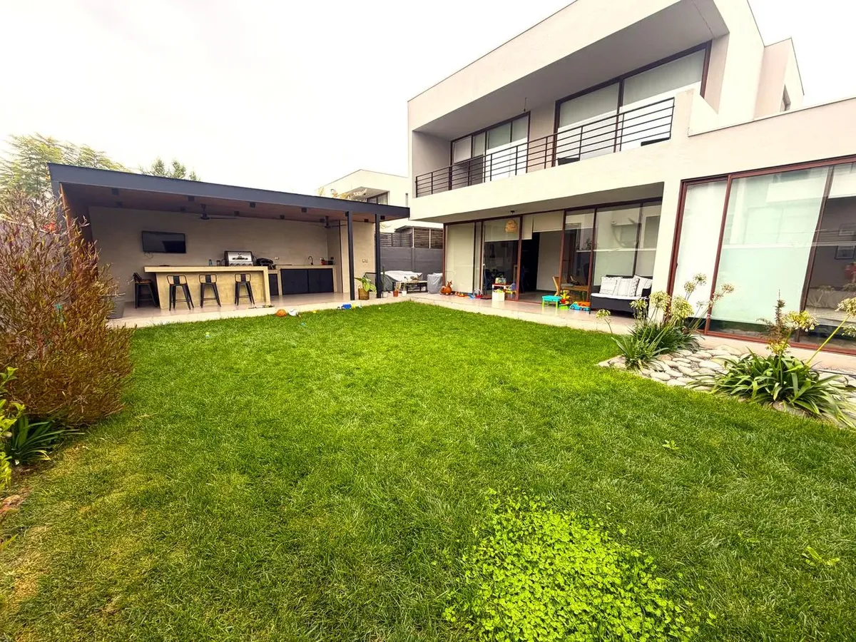 Imagen 2 de 28 de Arriendo Casa Mediterranea 4d 5 B Condominio Parque Alihuen