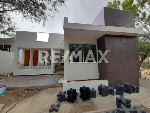 Casa En Venta En Los Girasoles Tequisquiapan 